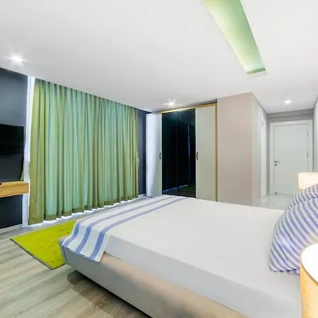 And Sea View Pool Lux *